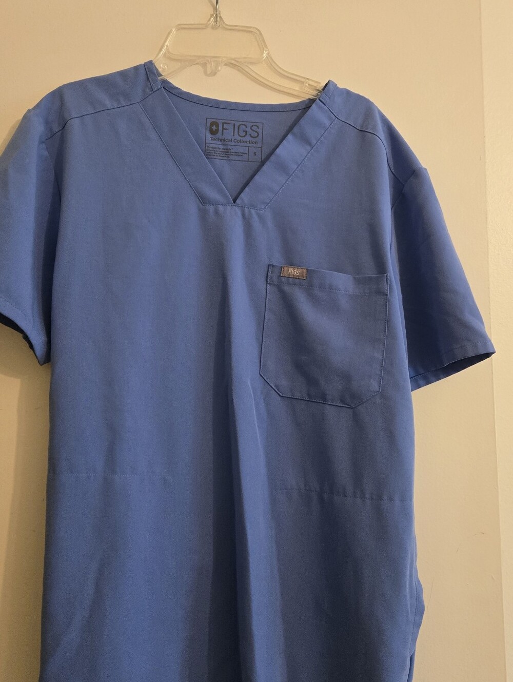 FIGS Men’s Sky Blue V-Neck Scrub Top